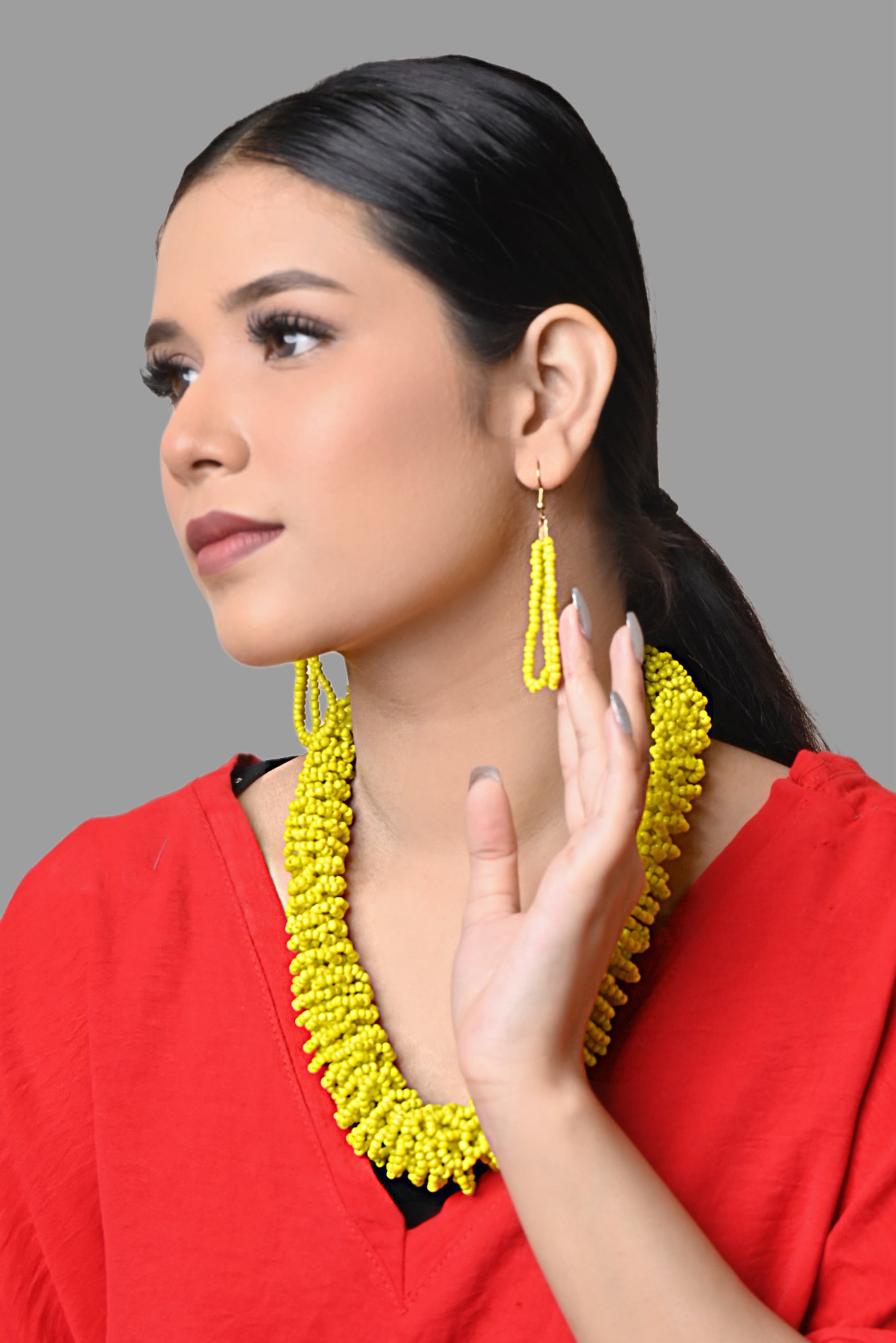 Beads With Shell Neck Set