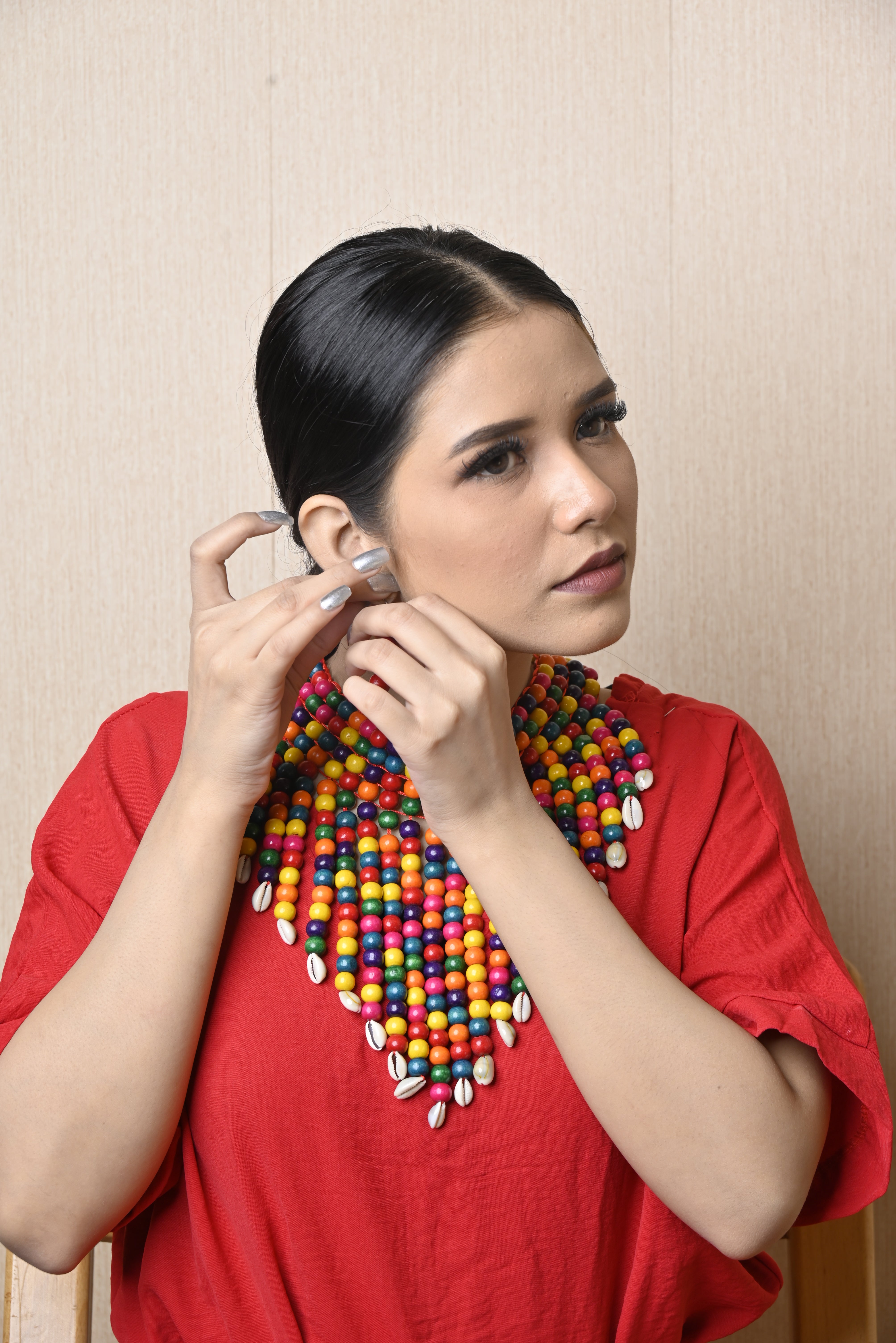 Beads With Shell Neck Set