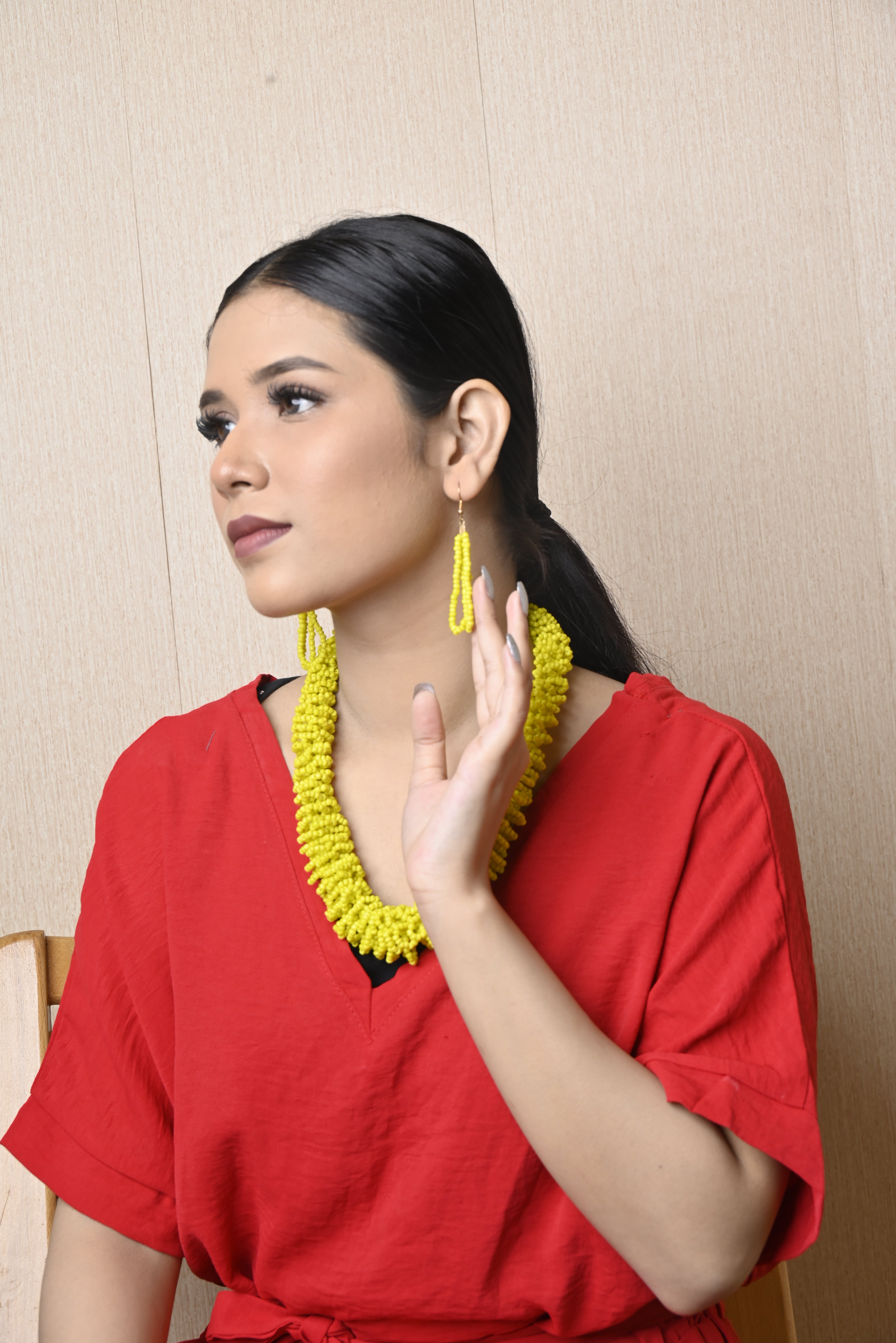 Beads With Shell Neck Set