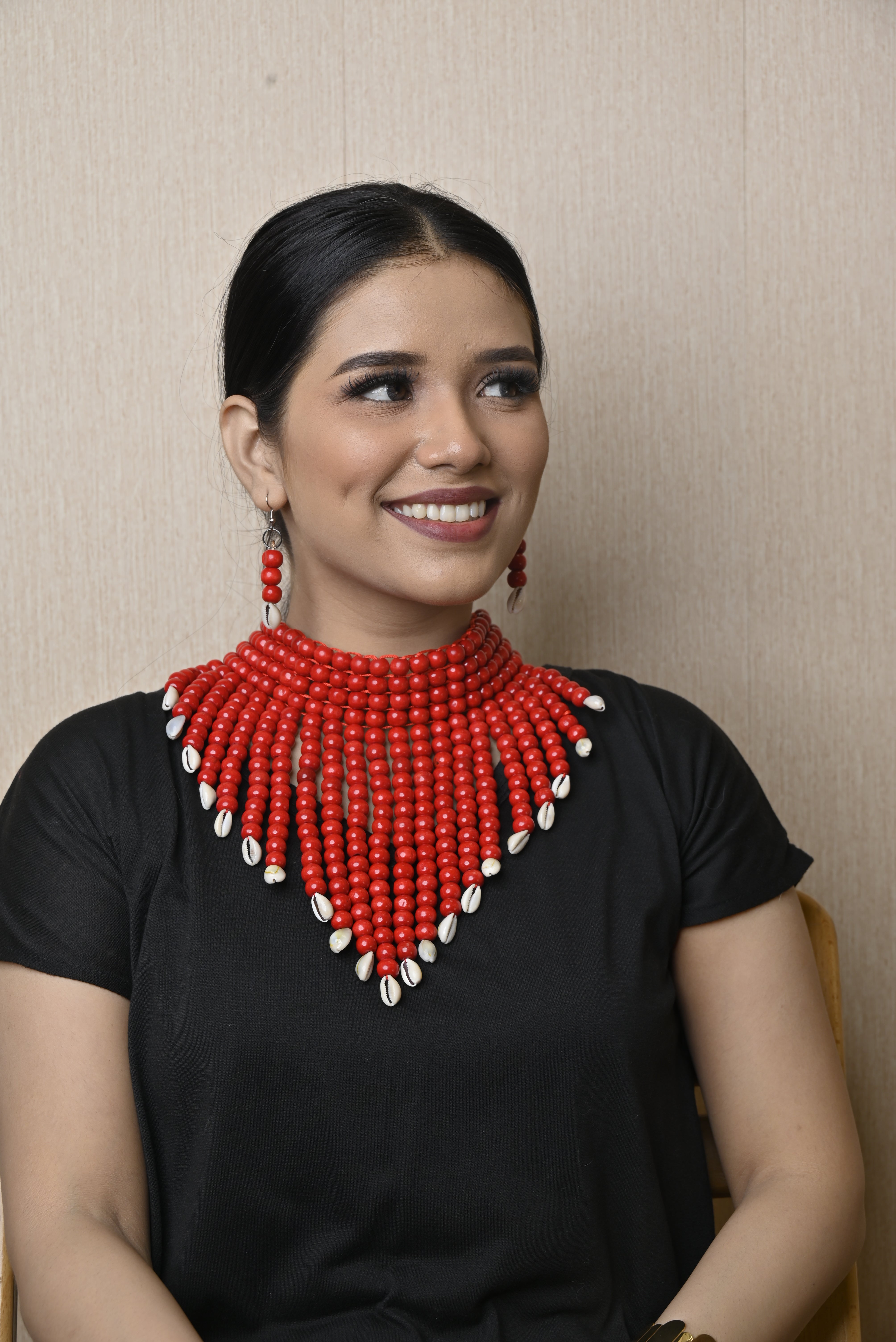 Beads With Shell Neck Set