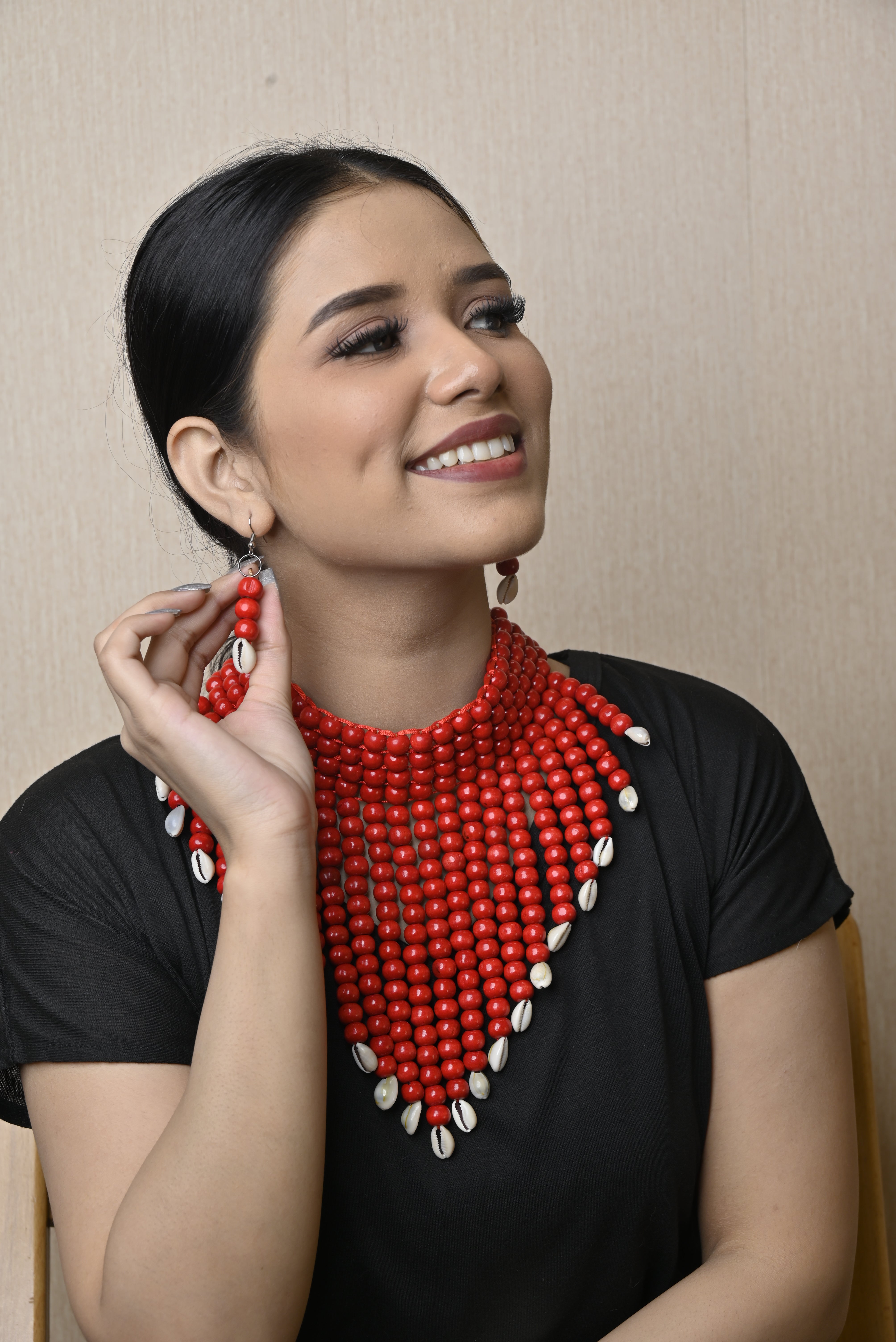 Beads With Shell Neck Set