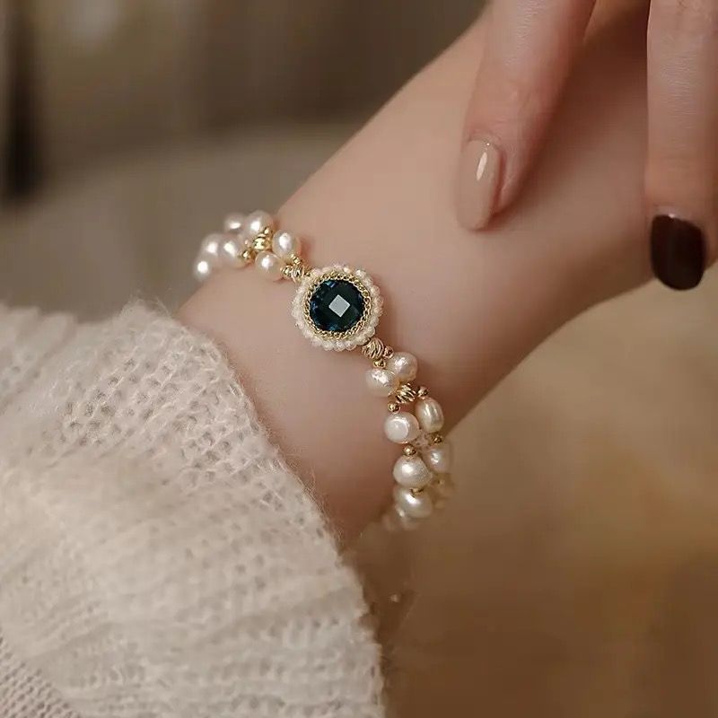 Pearl Bracelet with Blue Crystal