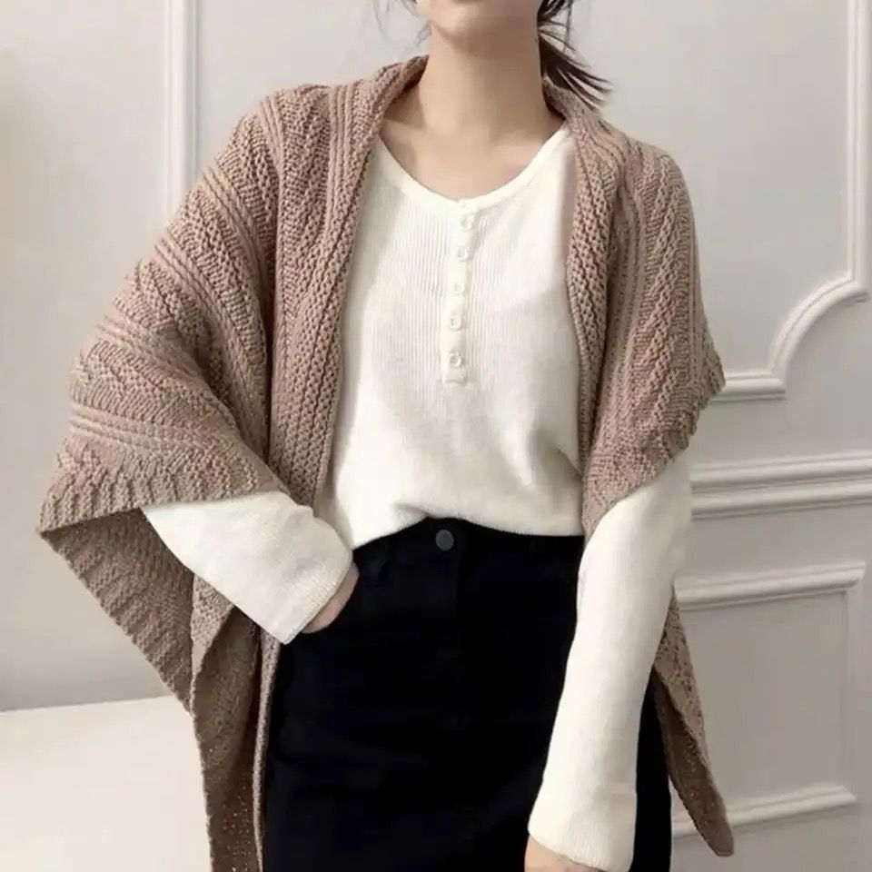 Autumn and Winter Leather Knitted Triangle Scarf with Heart Chain Leather Buckle Wool Shawl Scarf Jacket