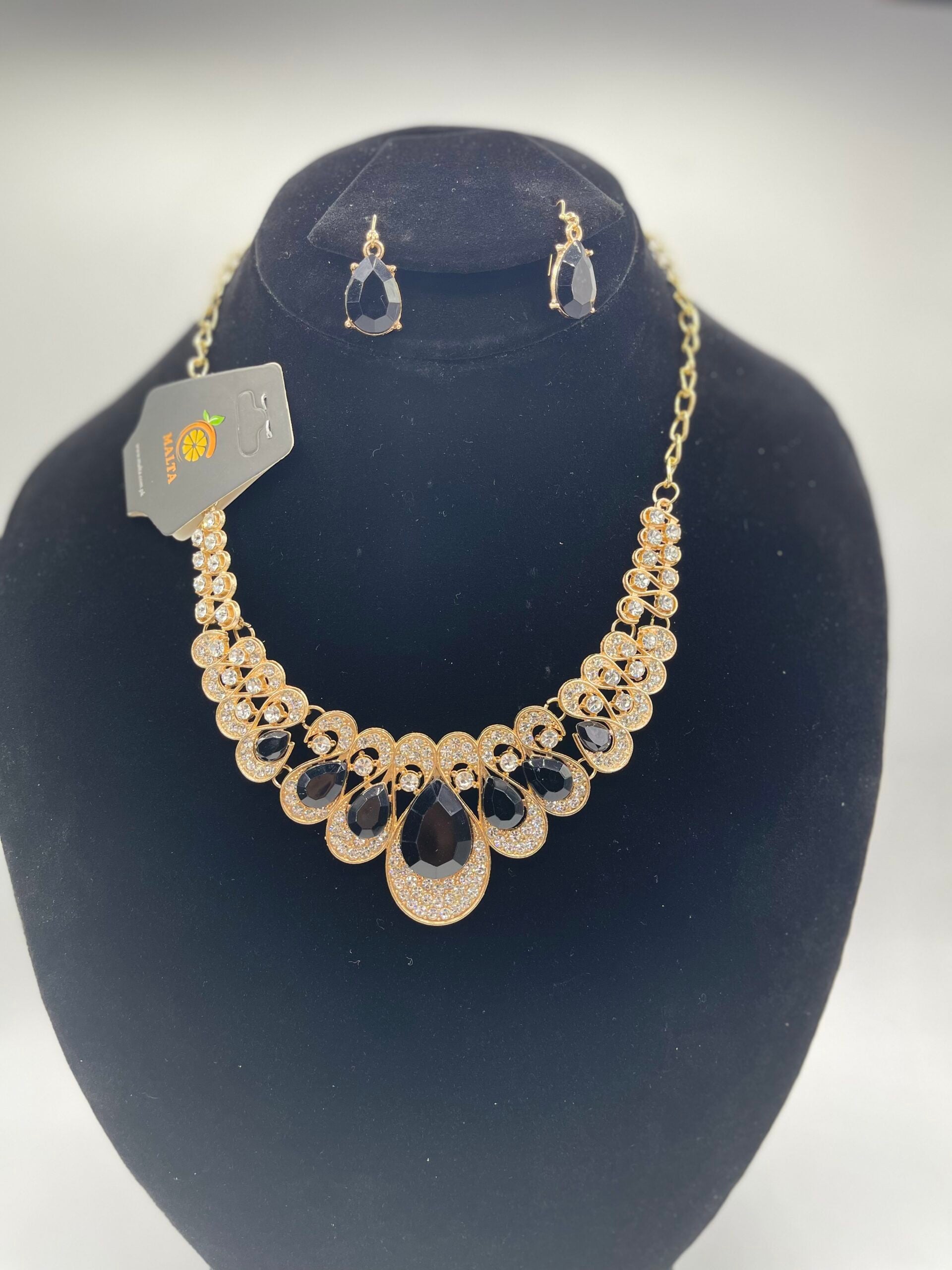 Multi Stone Neck Set