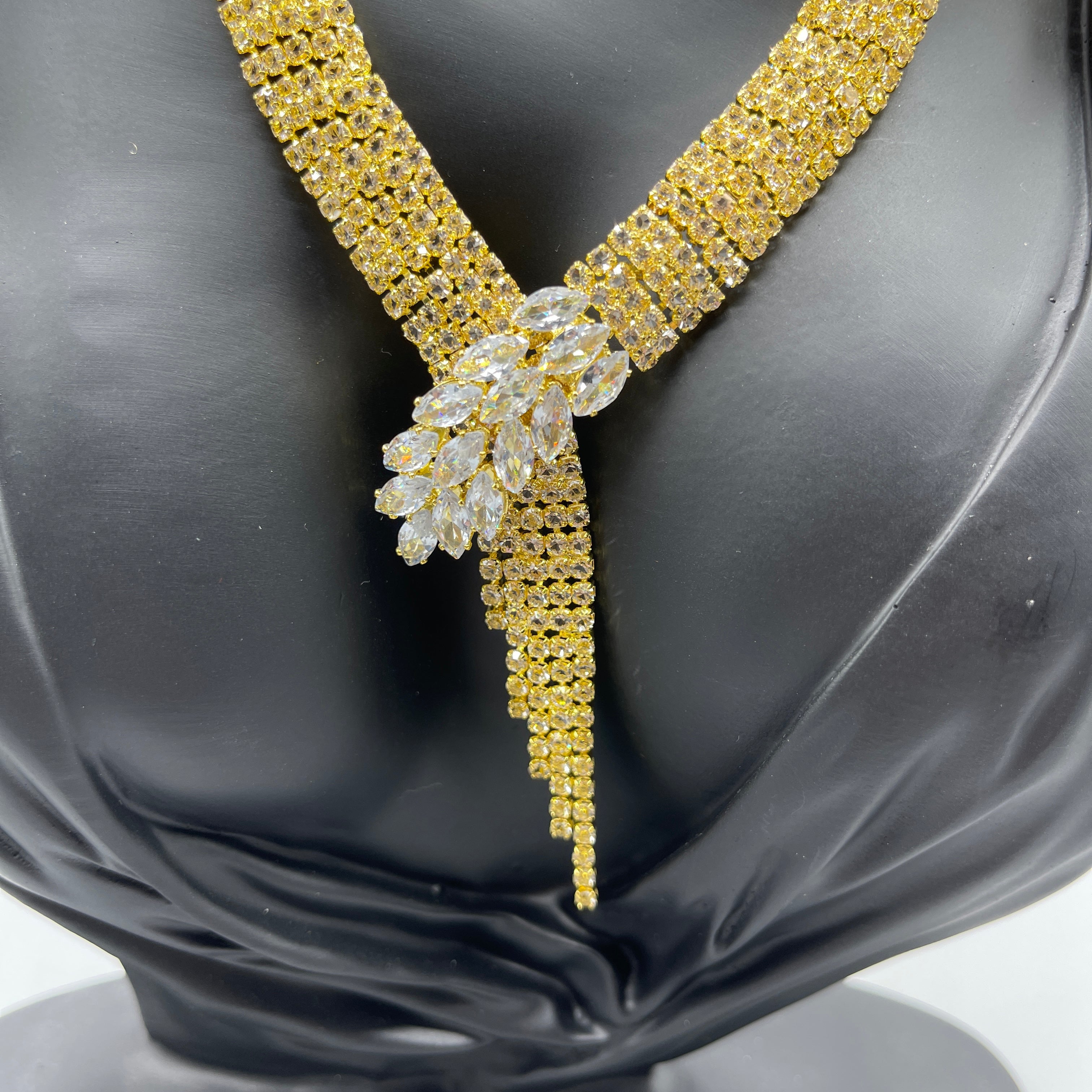 Luxury golden crystal neck set with earrings