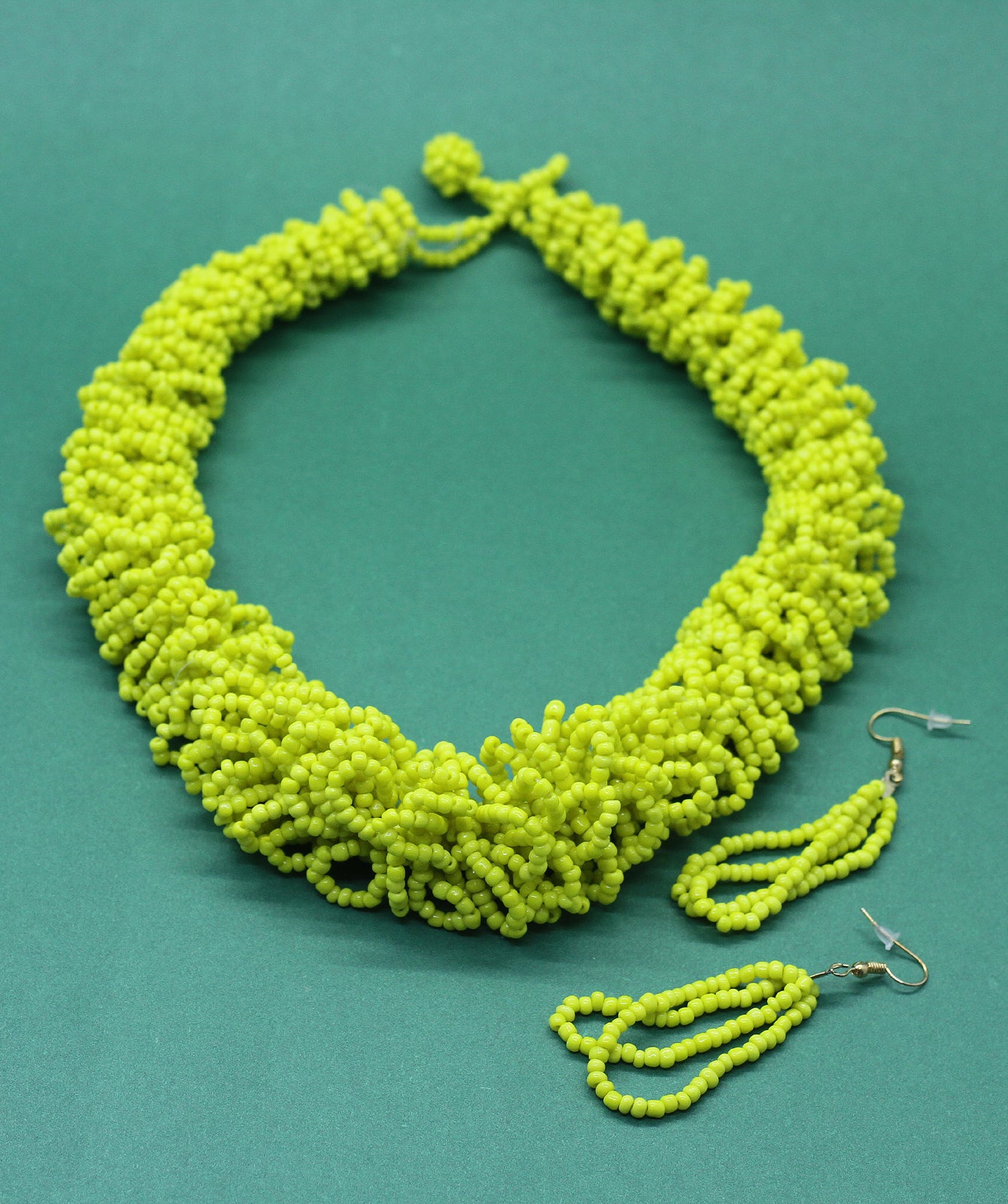 Beads With Shell Neck Set