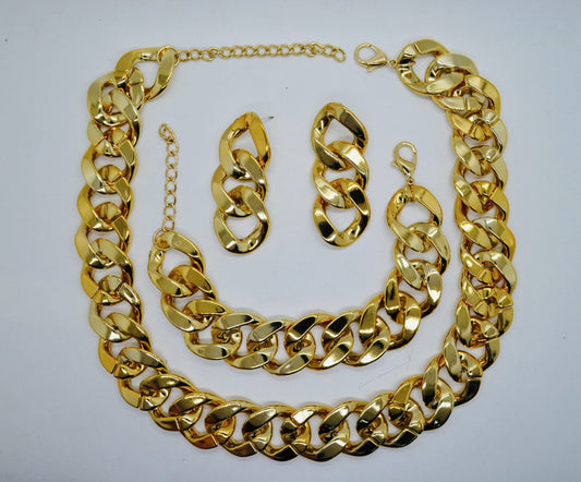 Chunky Curb Set With Earrings