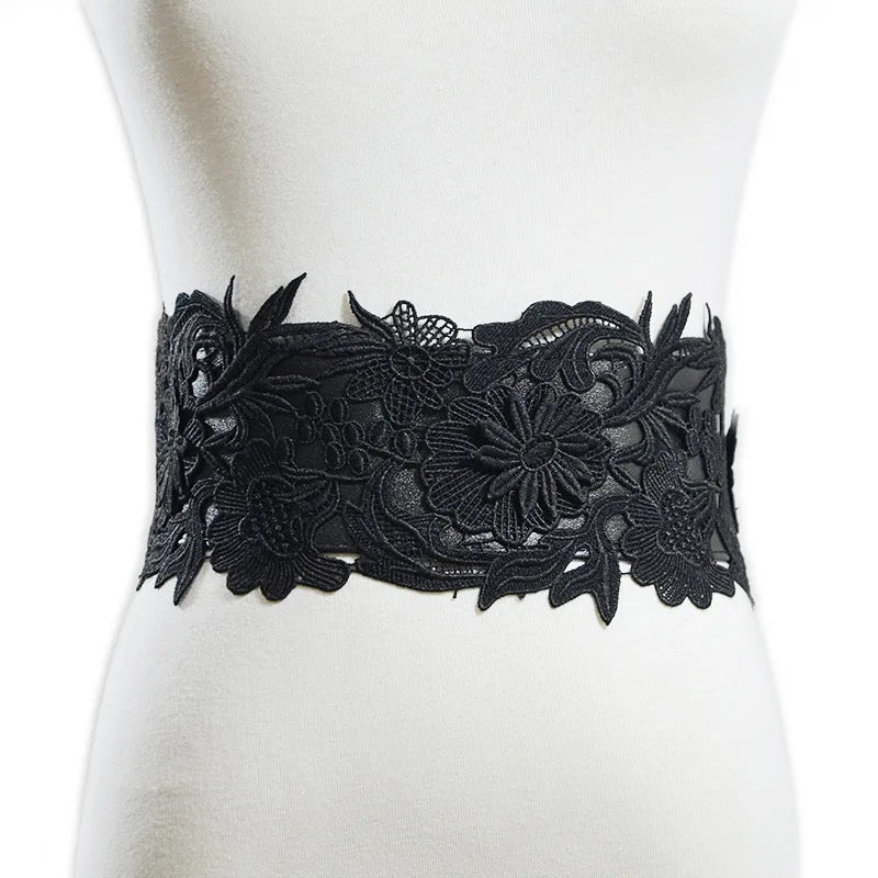 Wide elastic belt