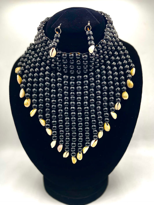 Beads With Shell Neck Set