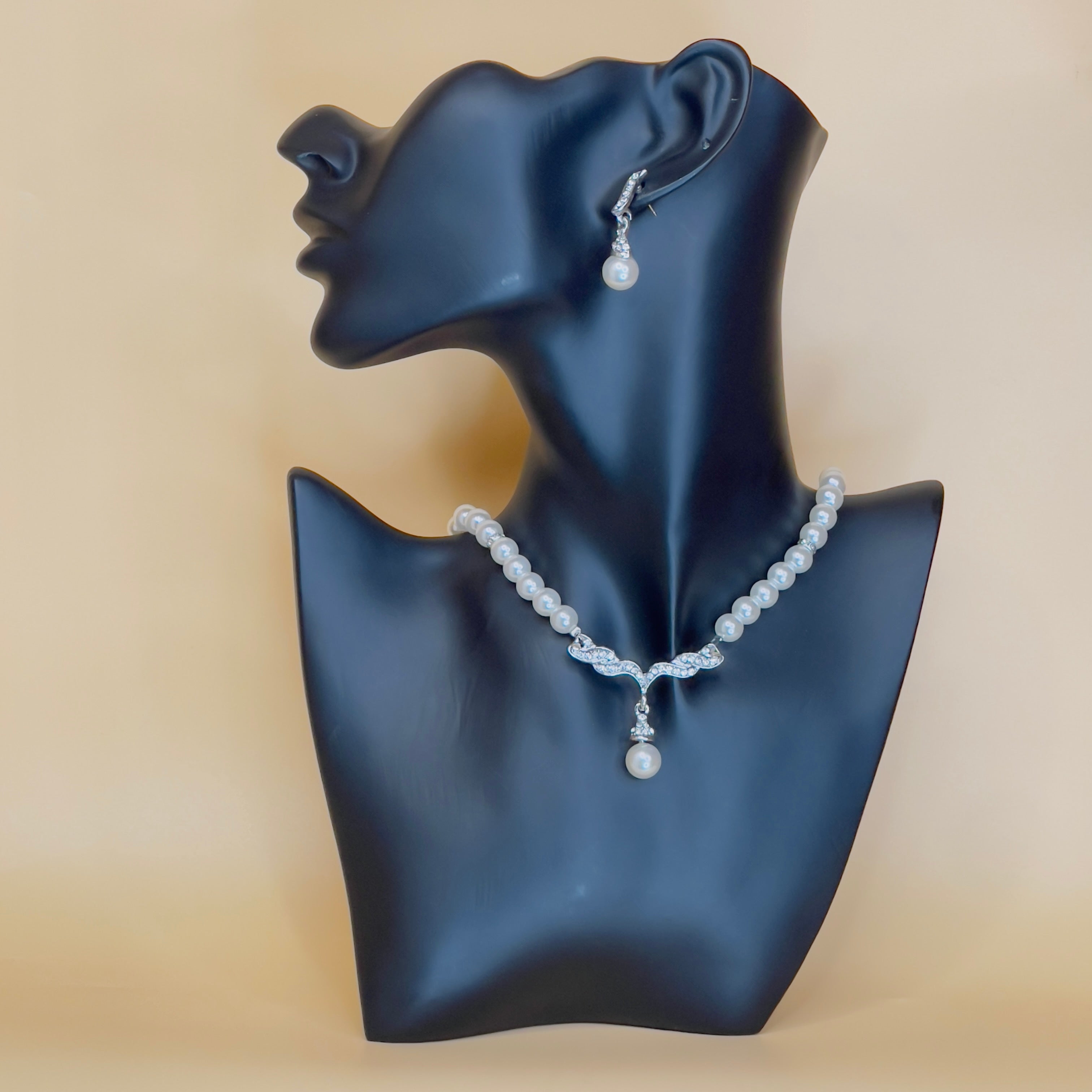 Pearl Party Neck Set
